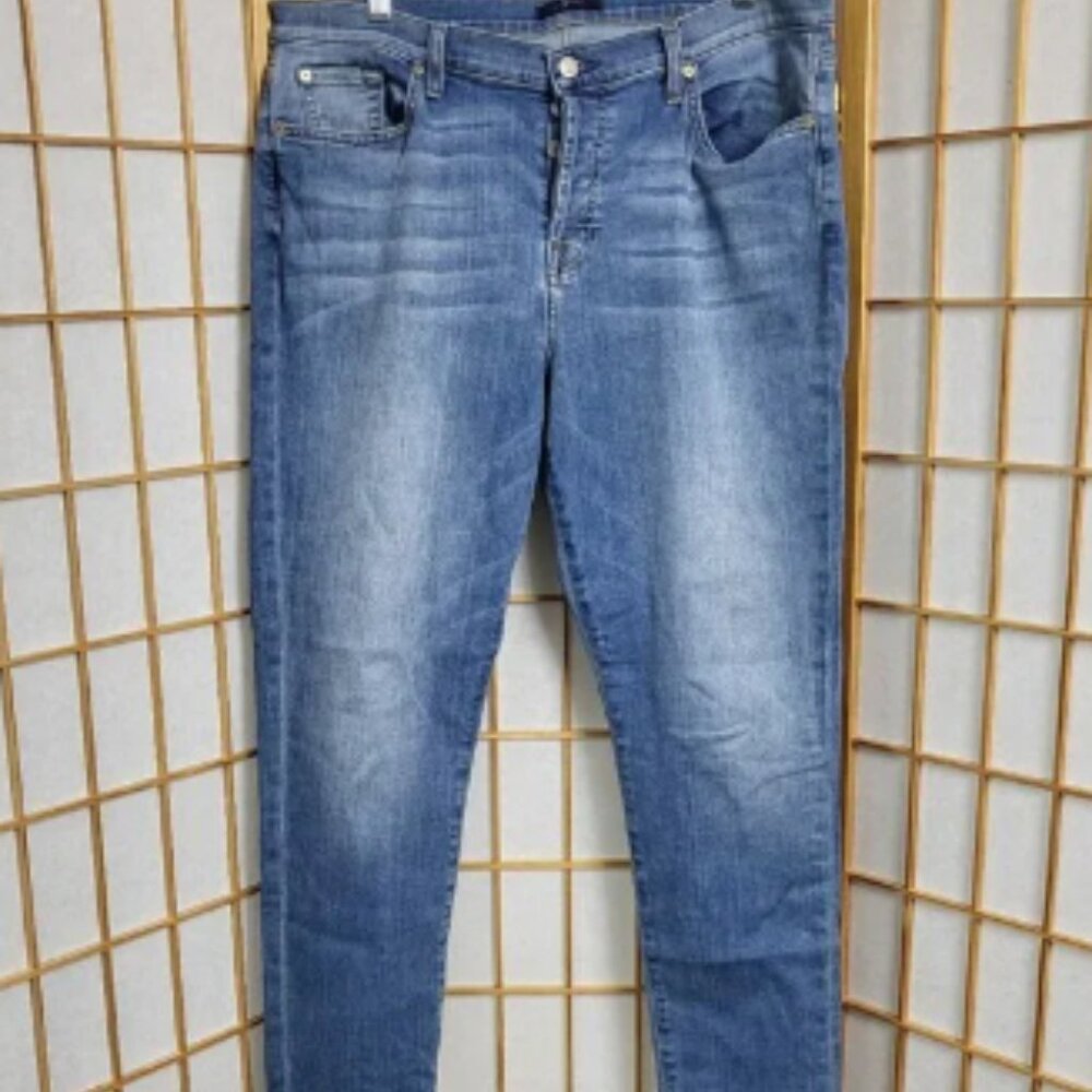 Excellent condition, no visible flaws